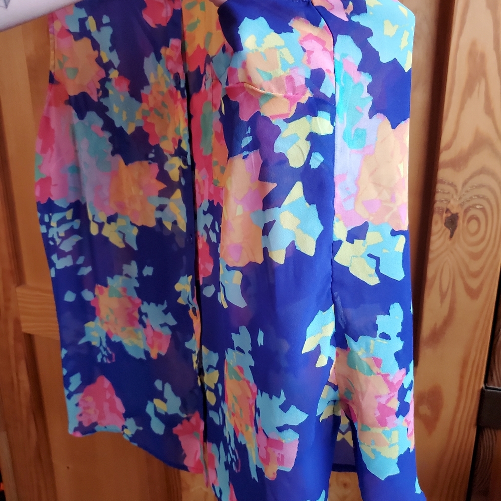 Abstract Button Up - Picture 5 of 8